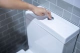 Wasserverbrauch Toilettenspülung – Was tun, wenn die WC-Spülung nachläuft?